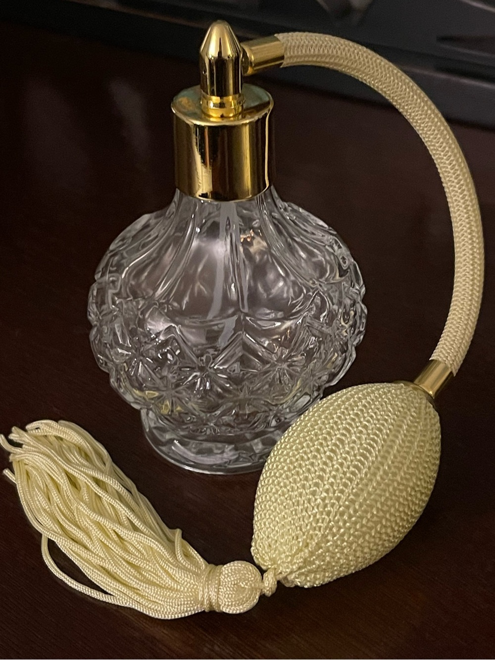 Vintage-Inspired Style Crystal Atomizer Perfume Bottle with Gold Accents